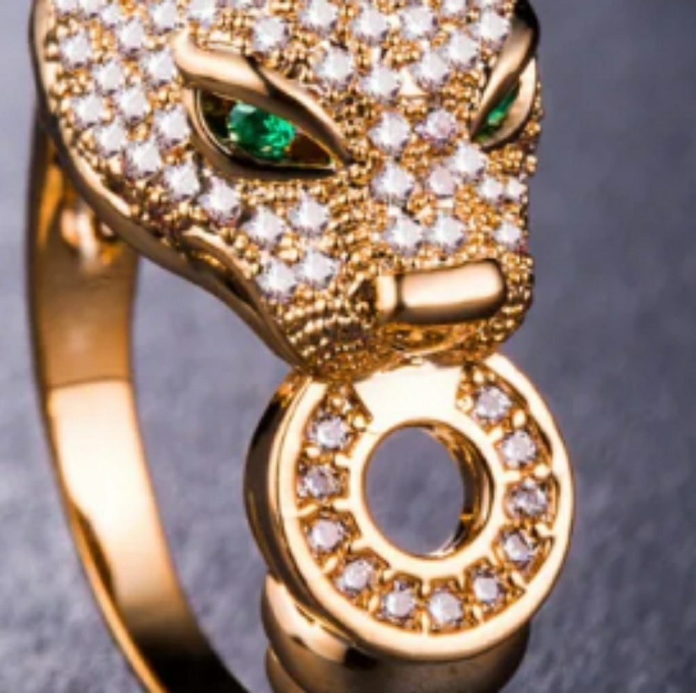 Women's sz 7 cubic zircon Ring
